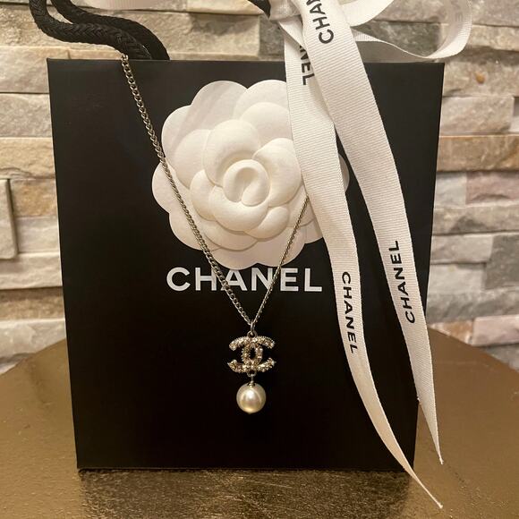 CHANEL Pearl, Strass Crystal CC Pendant Necklace | C22V C22C France Rare Limited - Picture 2 of 14